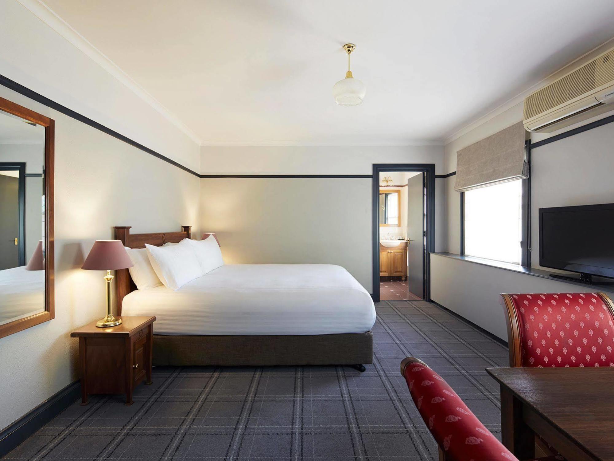 Brassey Hotel - Managed By Doma Hotels Camberra Exterior foto