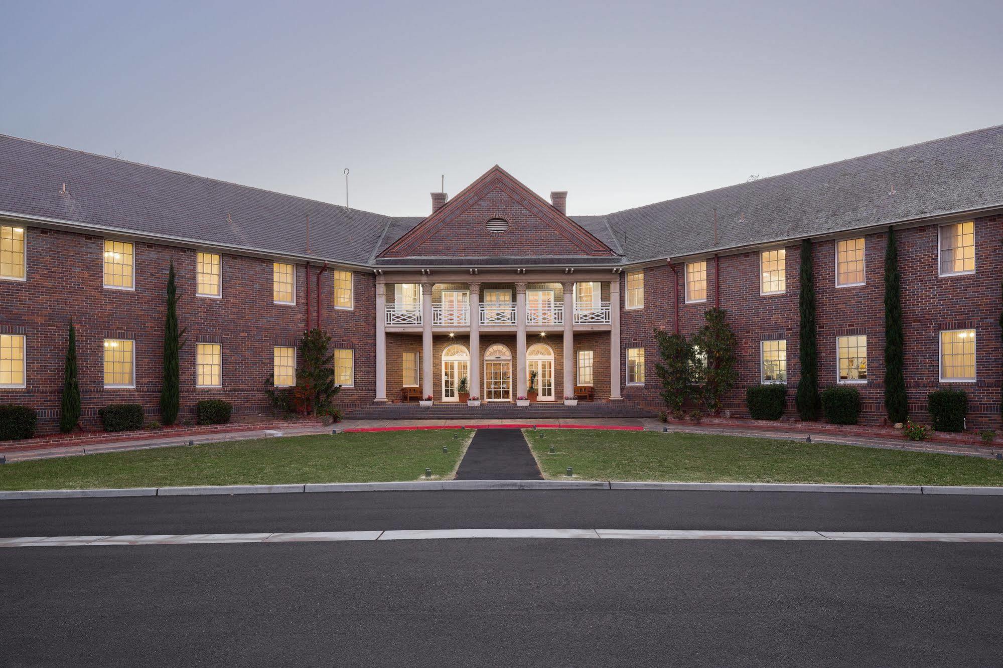 Brassey Hotel - Managed By Doma Hotels Camberra Exterior foto