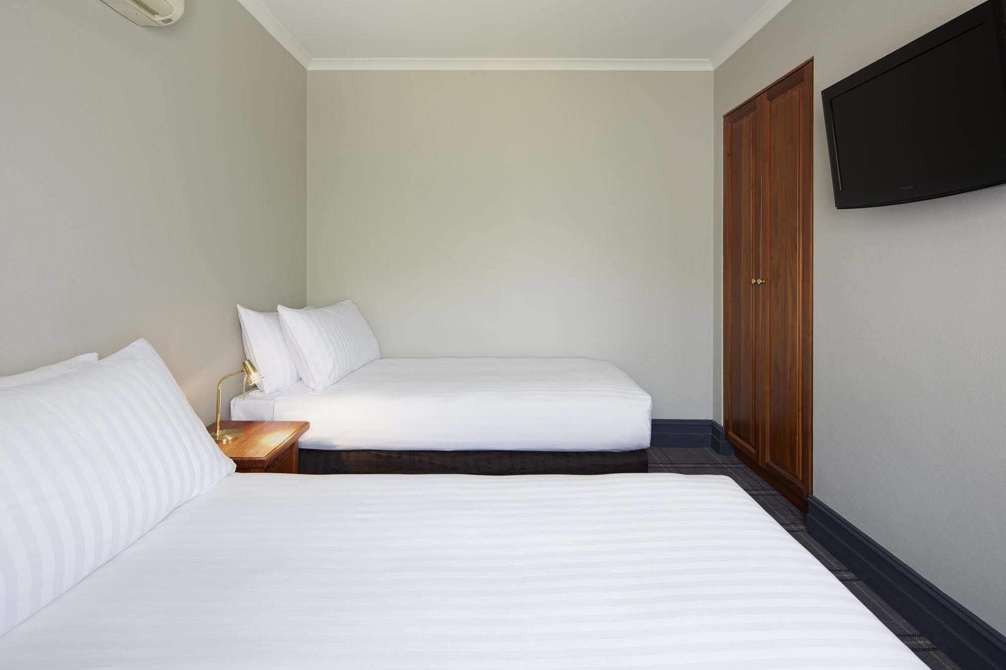 Brassey Hotel - Managed By Doma Hotels Camberra Exterior foto